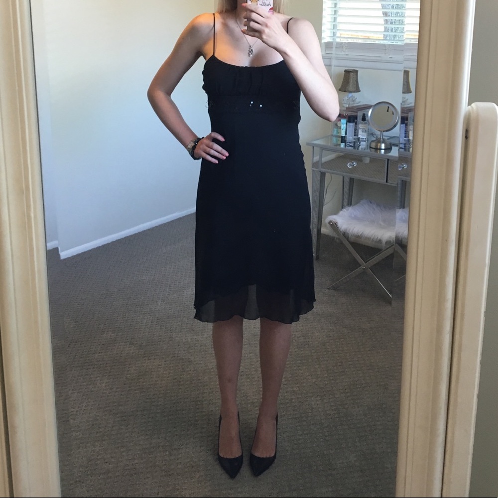 Lace & sequin LBD - Picture 2 of 7
